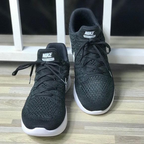 NWT Nike LunarEpic Low Flyknit 2 W/Black WMNS - Picture 2 of 7